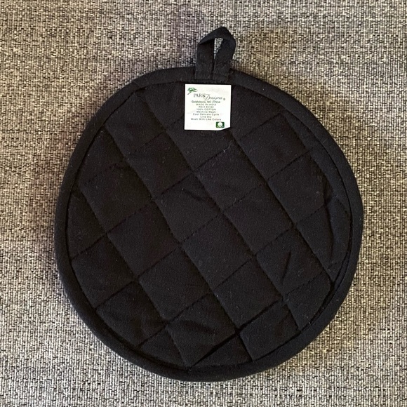 Black bear hot pad / pot holder - Picture 2 of 3